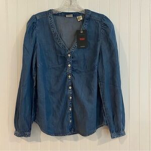 Levi’s top, button down, vee neck, SIZE XS